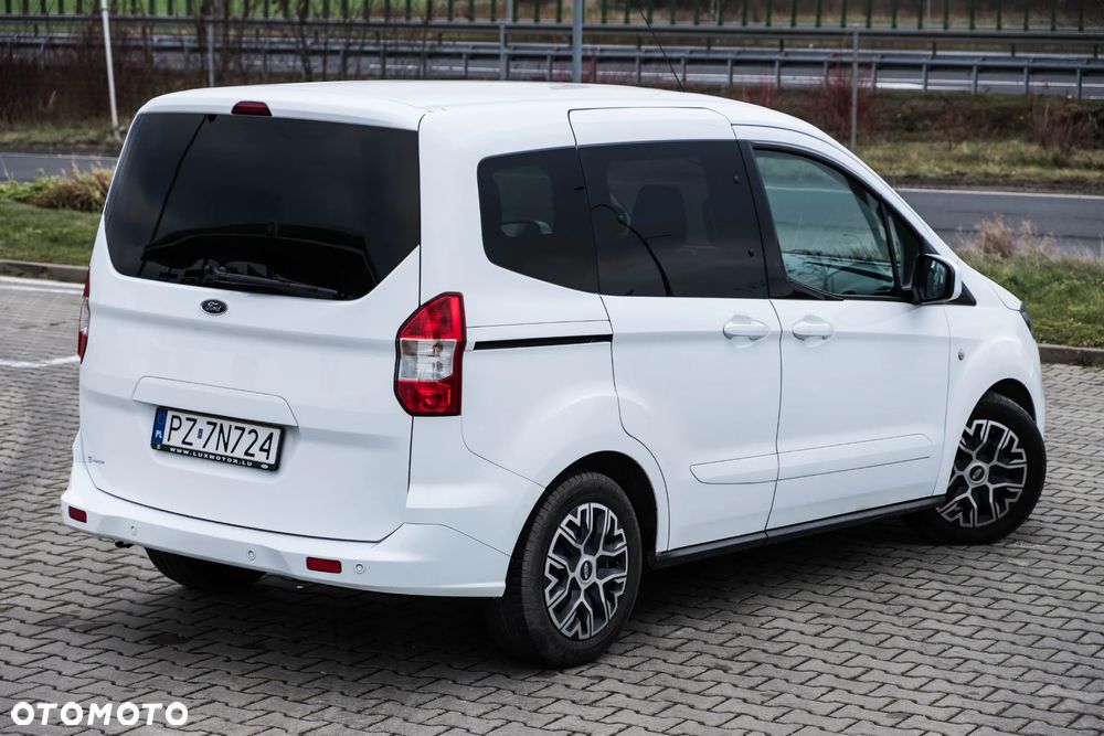 Ford Tourneo Courier 1.5 TDCi S&S Titanium - 27