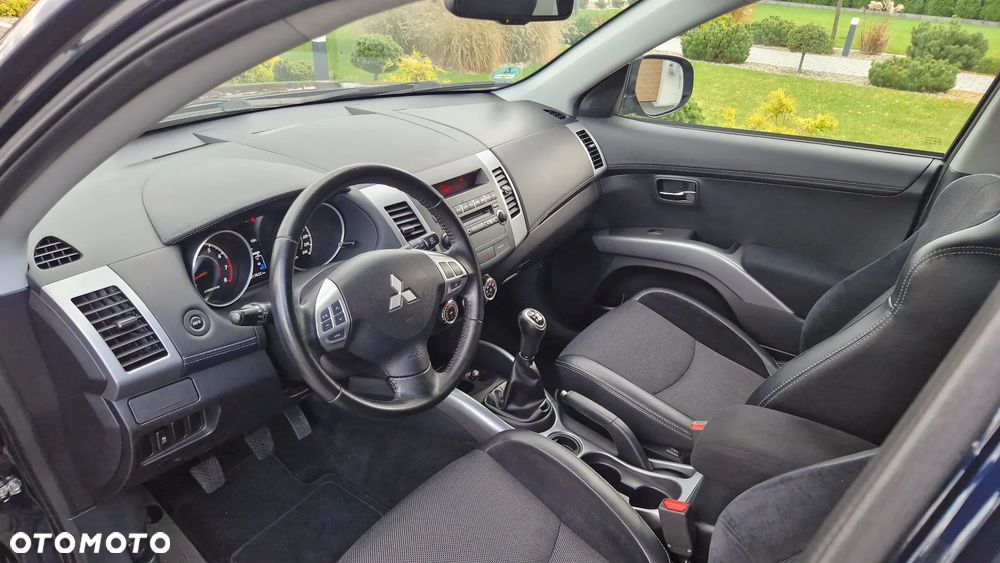 Mitsubishi Outlander 2.0 Intense 2WD - 12