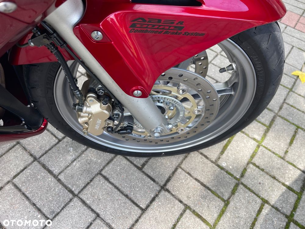 Honda VFR - 12