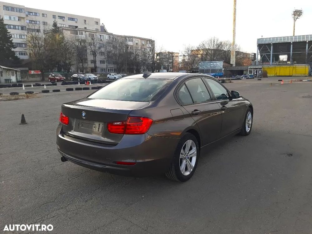 BMW Seria 3 316d Aut. Sport Line - 6