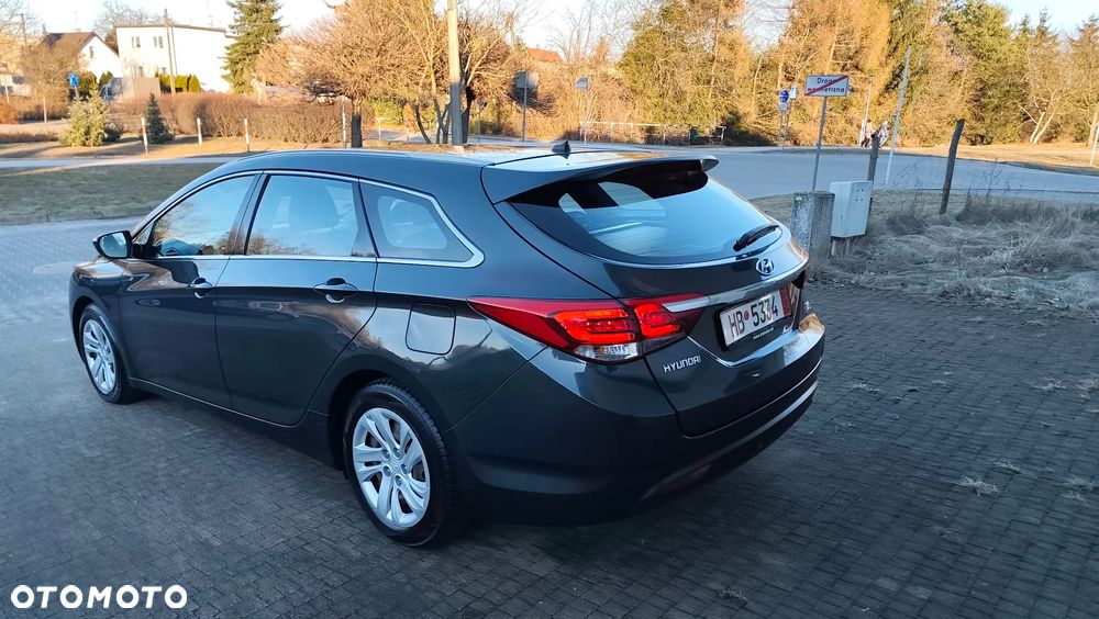 Hyundai i40 Kombi blue 1.6 Family+ - 14