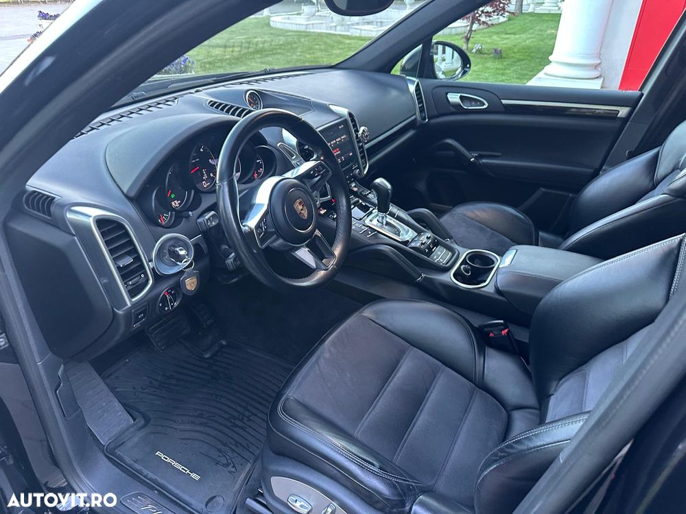 Porsche Cayenne Platinum Edition - 9