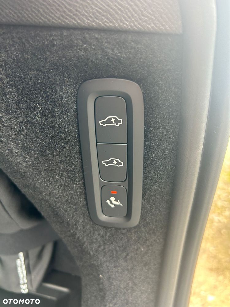 Volvo XC 90 T8 AWD Plug-In Hybrid Ultra Dark 7os - 16