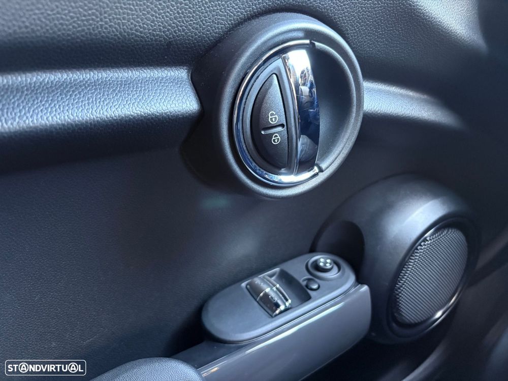 MINI 3 Portas One - 32