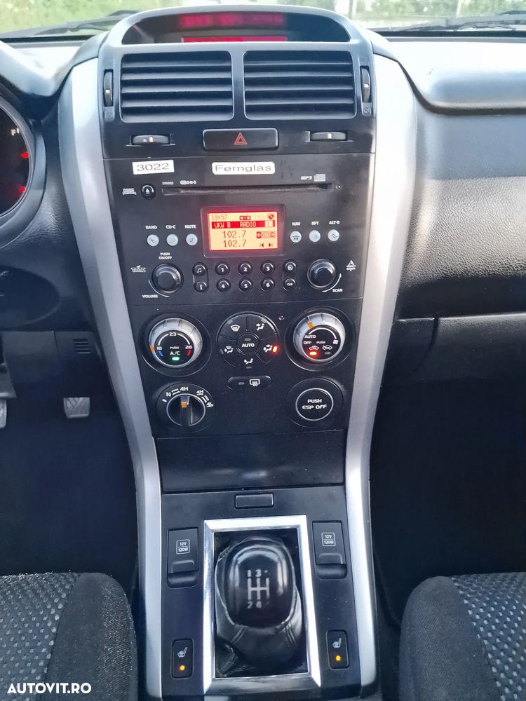 Suzuki Grand Vitara 1.9 DDiS Comfort DPF Family - 21