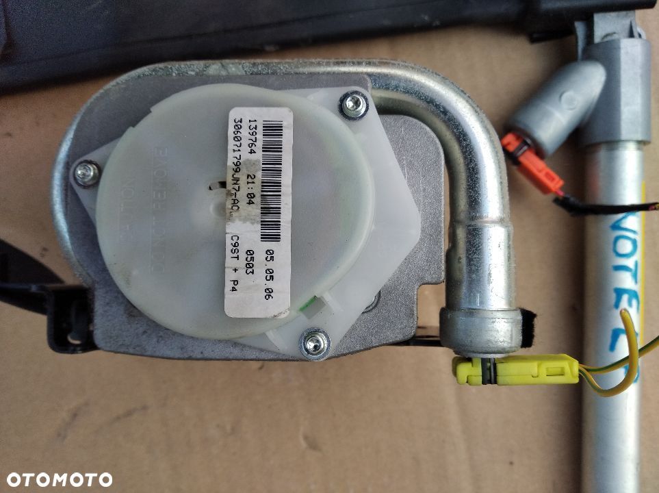 Nissan Note E11 I pas bezpieczenstwa przod lewy - 3