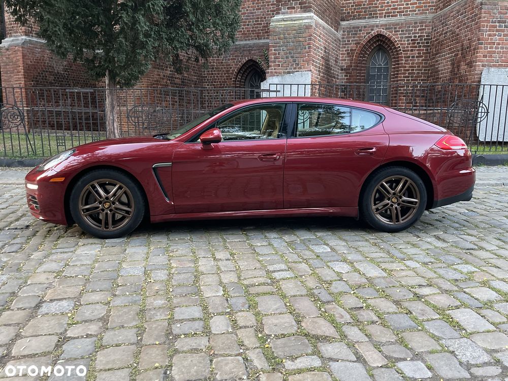 Porsche Panamera - 4