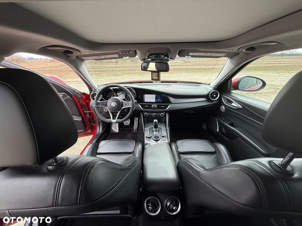 Alfa Romeo Giulia 2.0 Turbo 16V AT8-Q4 Ti - 14