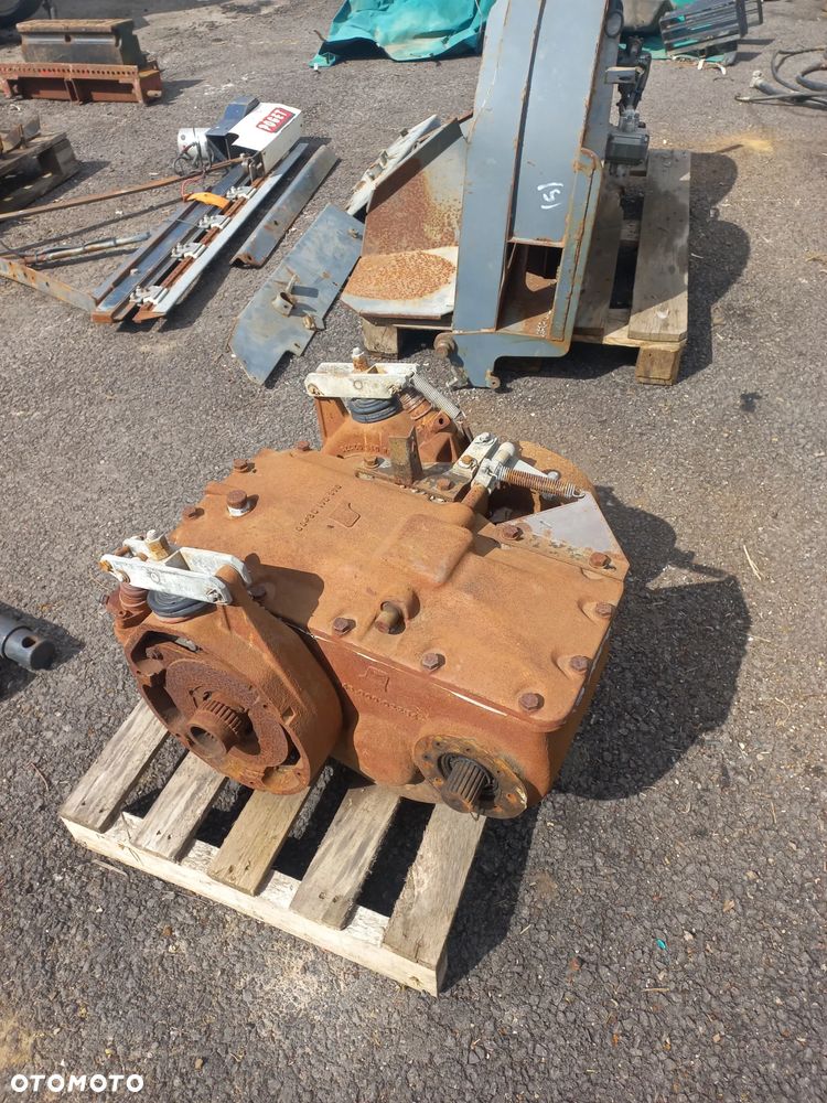 Rozrzutnik plew Massey Ferguson,Dronninborg, skrzynia biegów,kosa do rzepaku Poget,geringhoff hvl660,32,34,36,94804102300,94800002284,koł do pługu. - 6