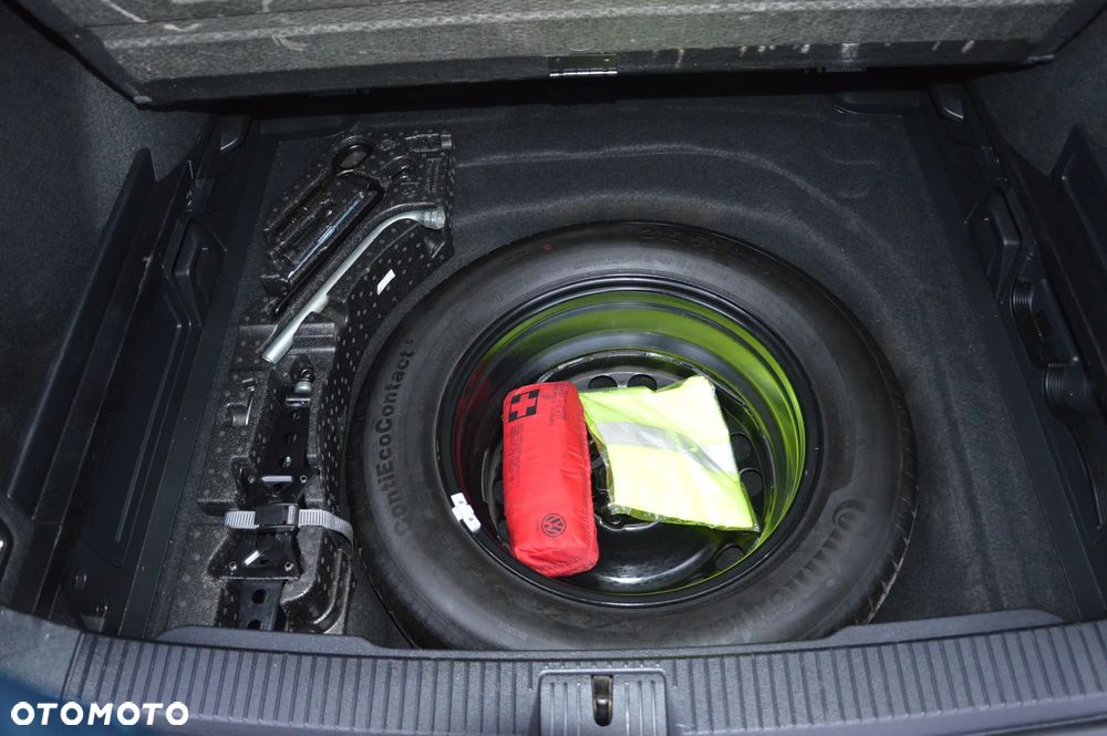 Volkswagen Passat Variant - 38