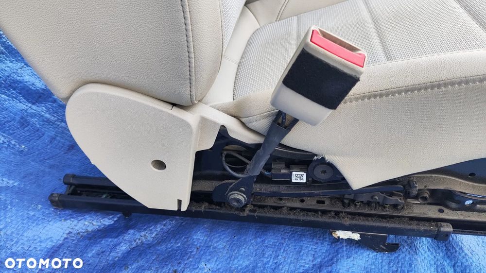 FOTEL LEWY PRZÓD PÓŁSKÓRA PÓŁ SKÓRA BEŻOWY KREMOWY NAPINACZ DOPINACZ ZAPINKA PASA OSŁONA OPEL INSIGNIA A EUROPA - 10