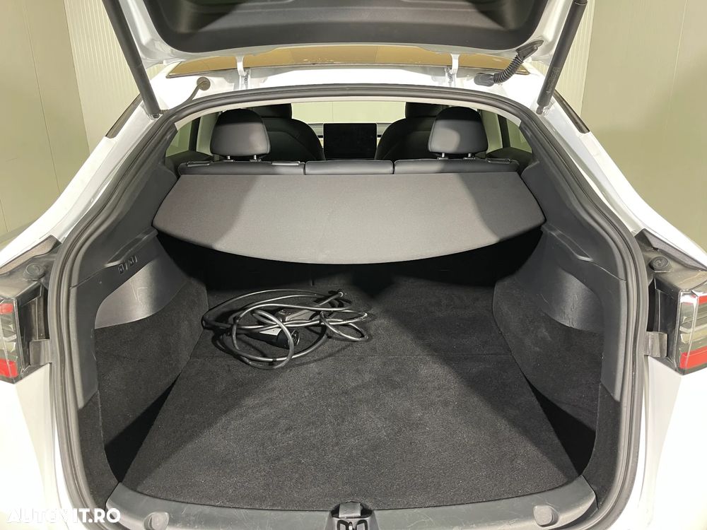 Tesla Model Y Long Range Dual Motor AWD - 13
