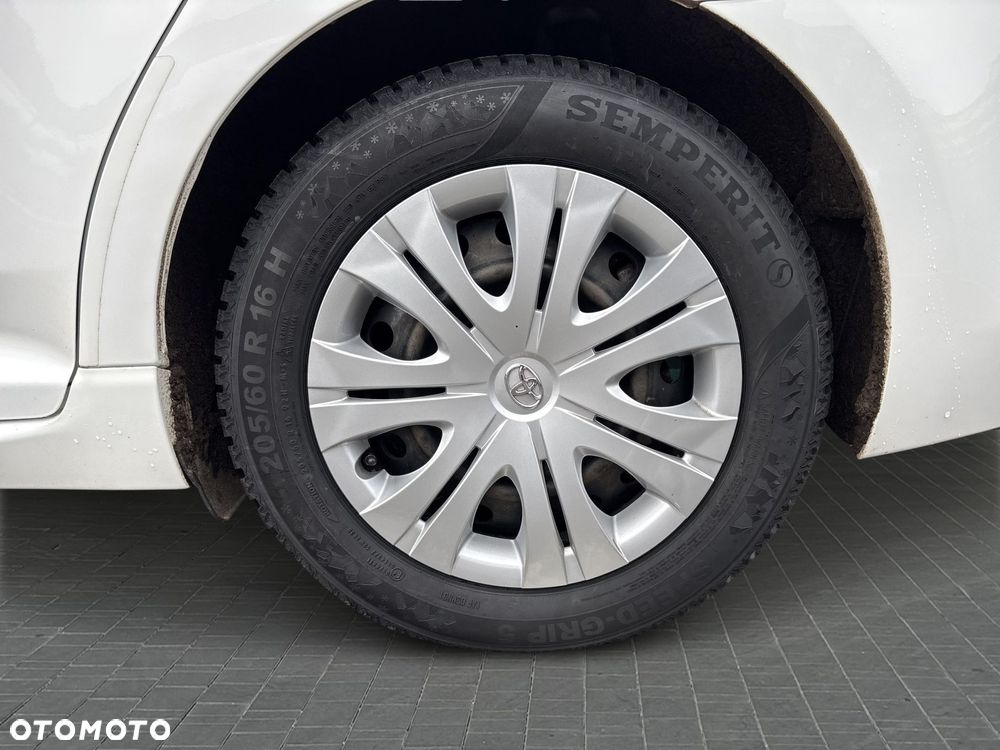 Toyota Avensis 1.8 Active - 11