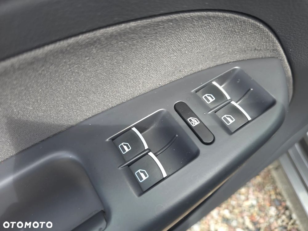 Volkswagen Touran 1.6 TDI DPF BlueMotion Technology DSG MATCH - 17