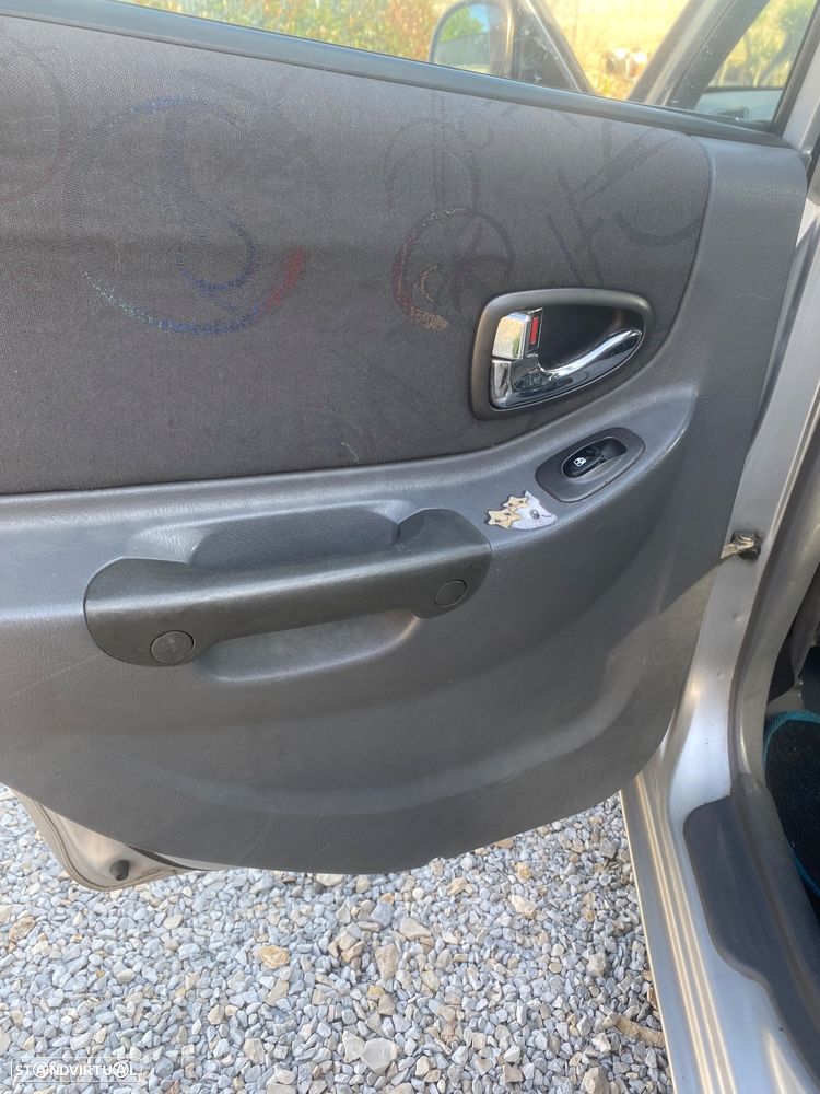Hyundai Accent - 4