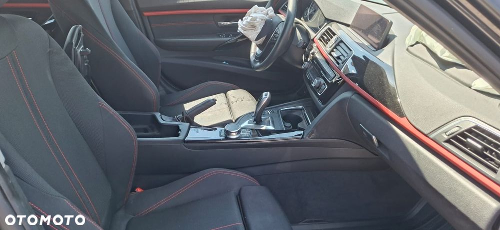 BMW Seria 3 330i xDrive - 11