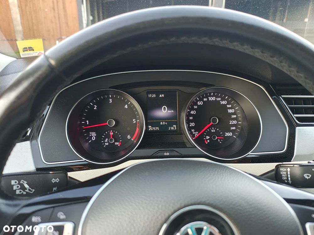 Volkswagen Passat - 9