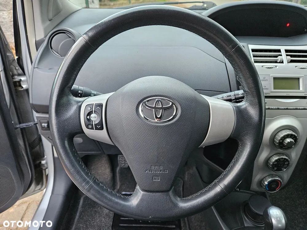 Toyota Yaris - 15