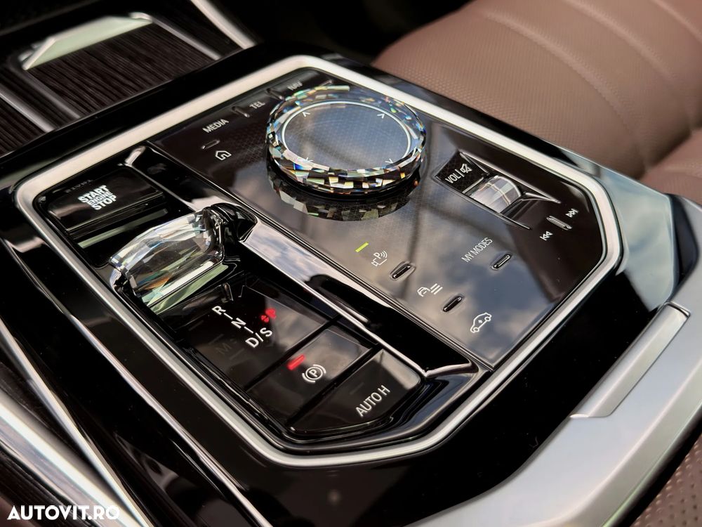 BMW Seria 7 740d xDrive MHEV - 26