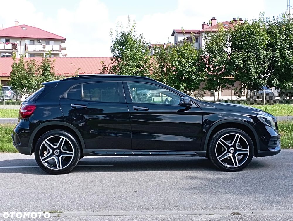 Mercedes-Benz GLA - 12