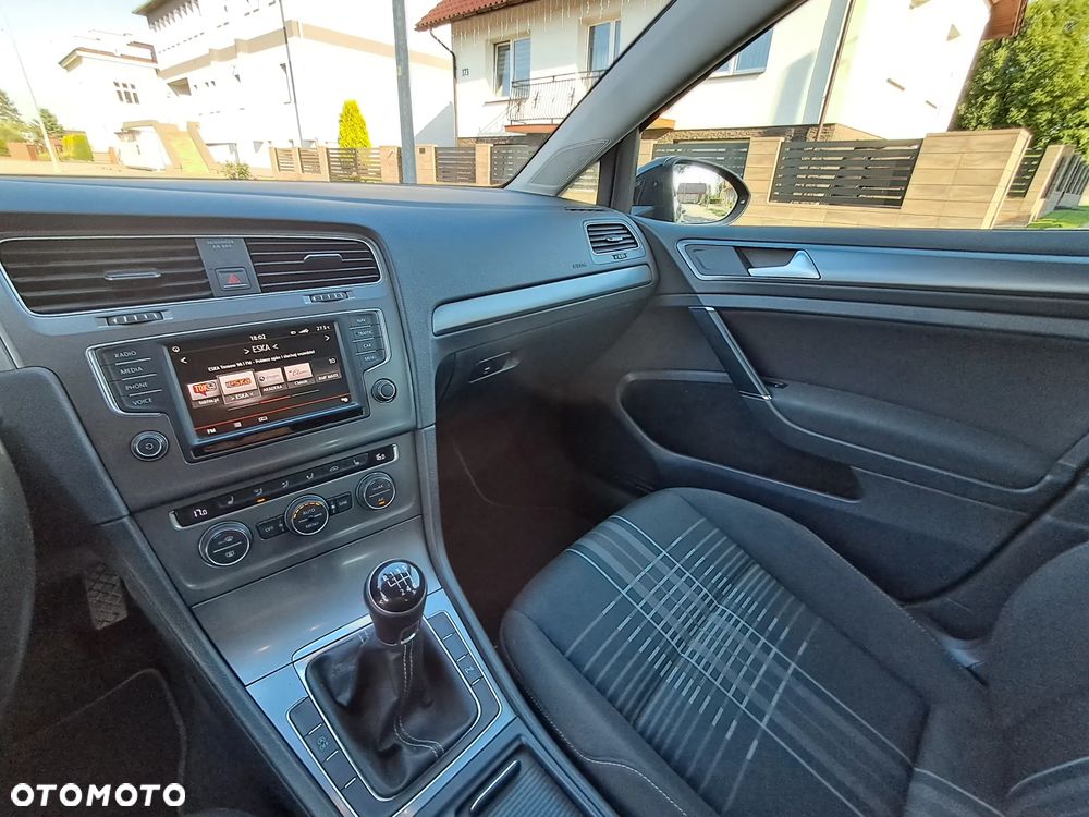 Volkswagen Golf 2.0 BlueTDI Highline - 32
