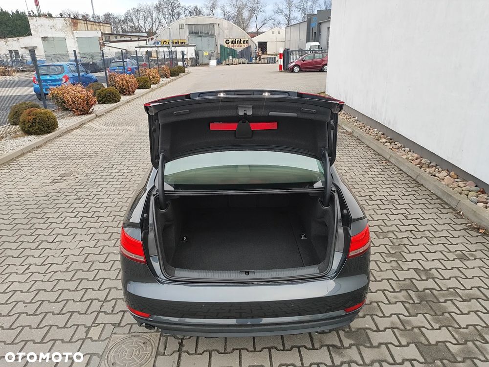 Audi A4 Limousine 2.0 TDI ultra S tronic design - 17