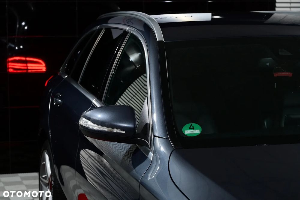 Mercedes-Benz Klasa C 180 AMG Line - 33