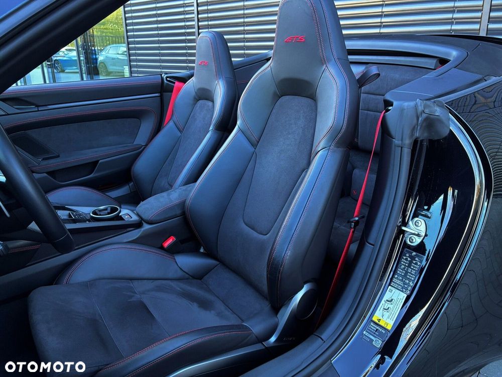 Porsche 911 Carrera GTS - 23
