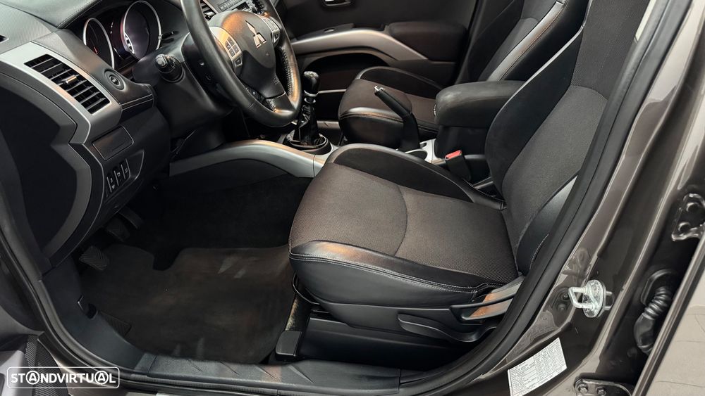 Mitsubishi Outlander 2.2 DI-D Instyle 4WD - 23