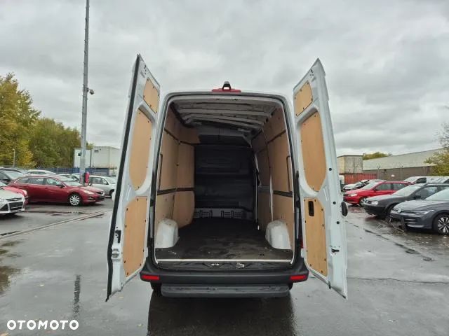 Mercedes-Benz Sprinter 317 - 12