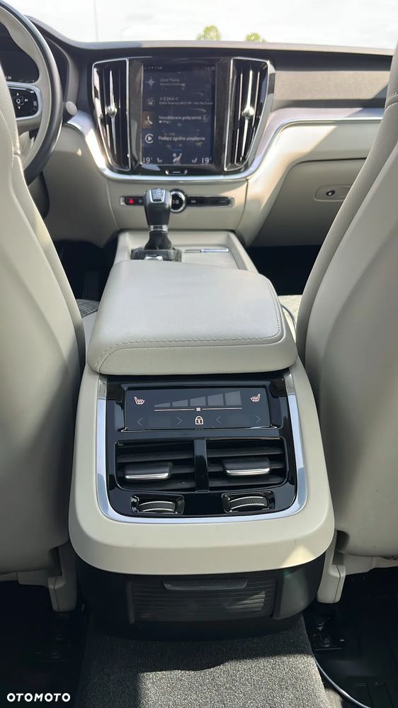 Volvo S60 T6 AWD Momentum Pro - 22