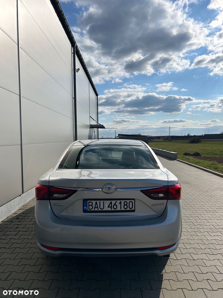 Toyota Avensis - 8