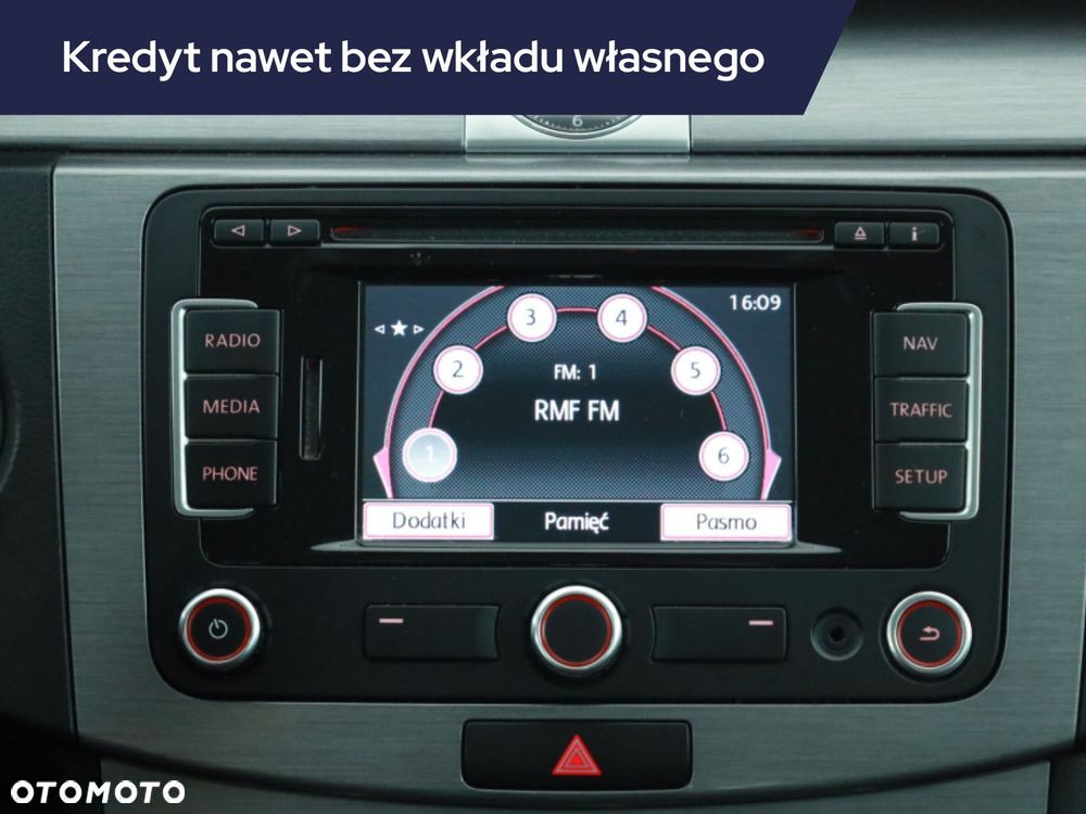 Volkswagen Passat - 11