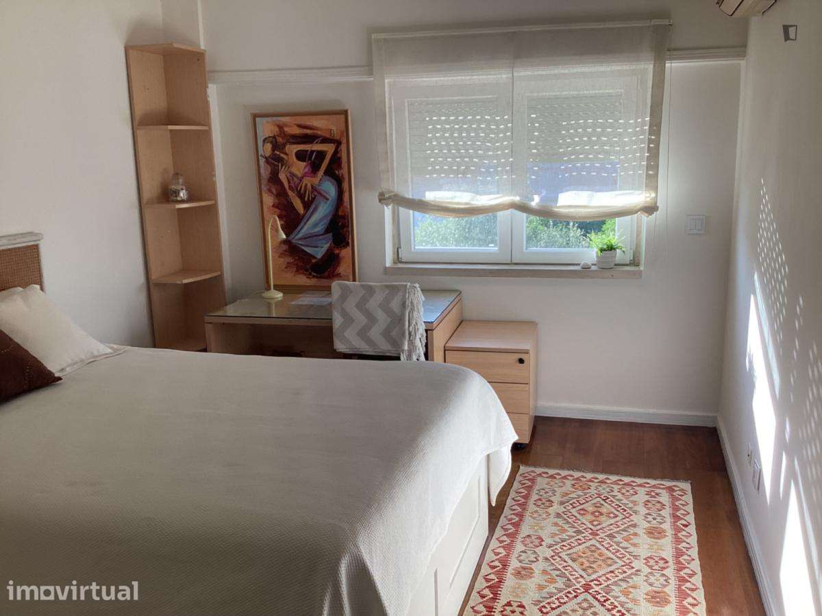 Quarto - localizado em Algés Lisbon - Grande imagem: 5/11