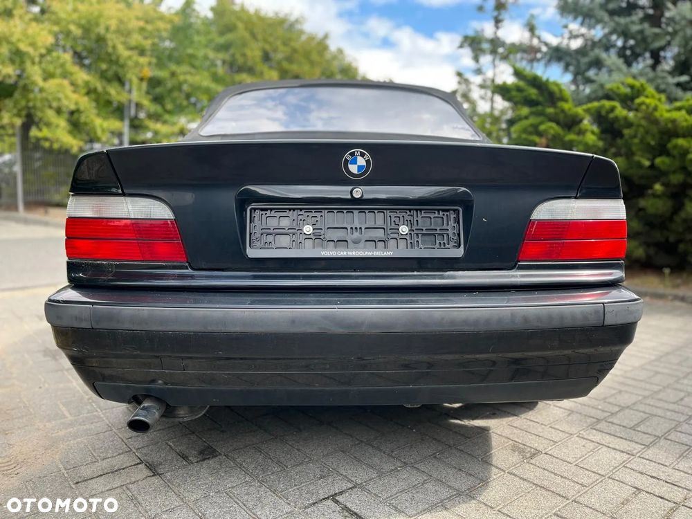 BMW Seria 3 318i Cabriolet - 12