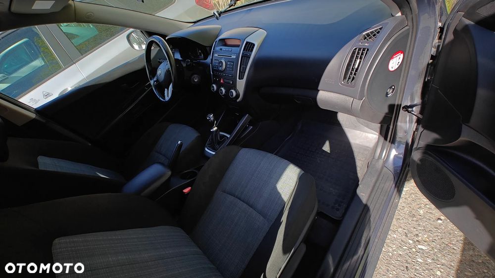 Kia Ceed - 21