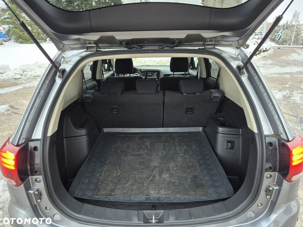 Mitsubishi Outlander - 22