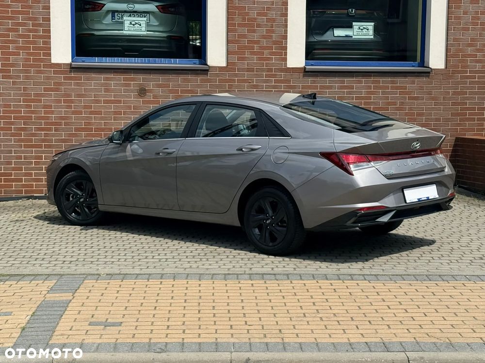 Hyundai Elantra 1.6 Smart CVT - 22