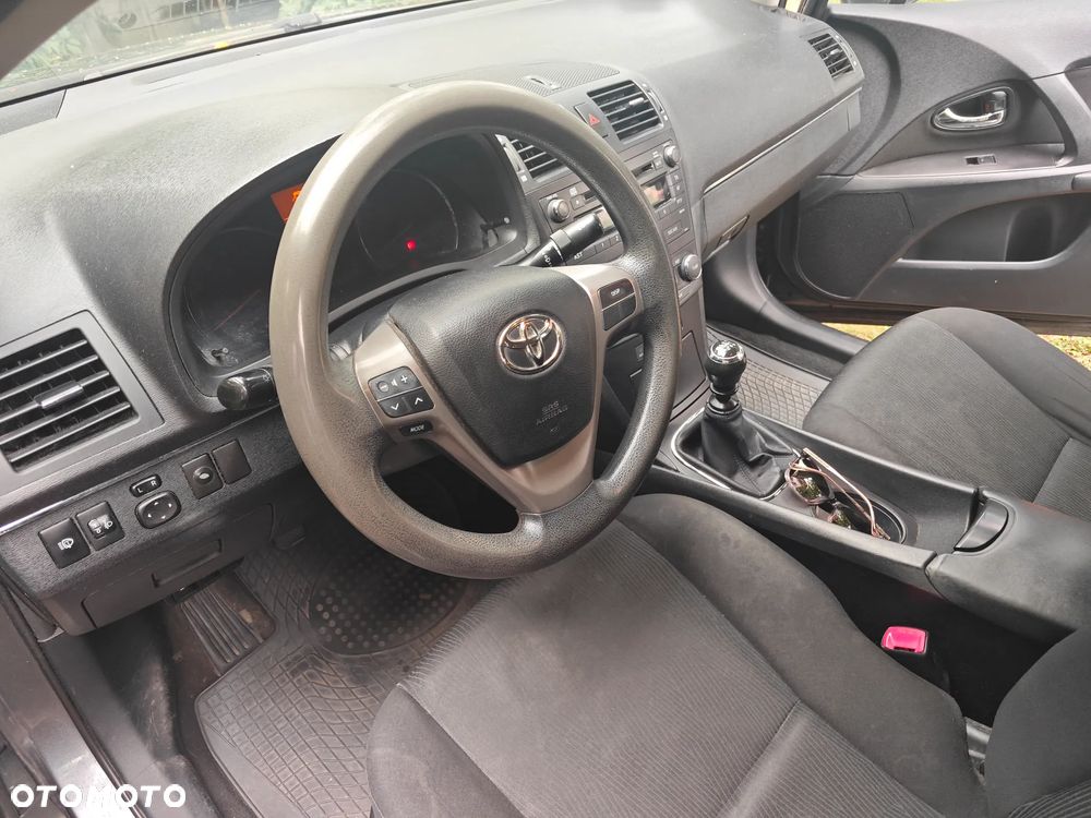 Toyota Avensis 1.6 Luna - 16