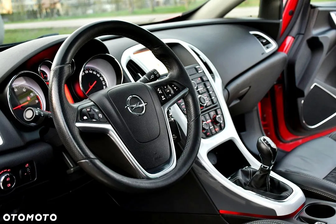 Opel Astra III GTC 1.6 T Cosmo - 30