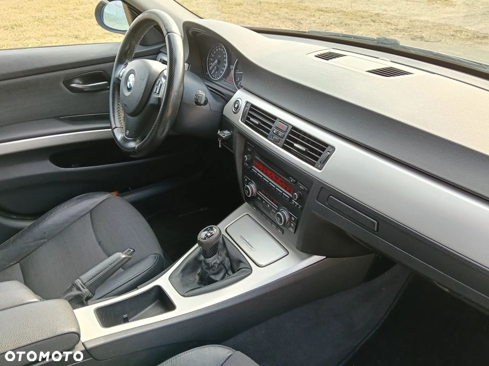 BMW Seria 3 320i - 15