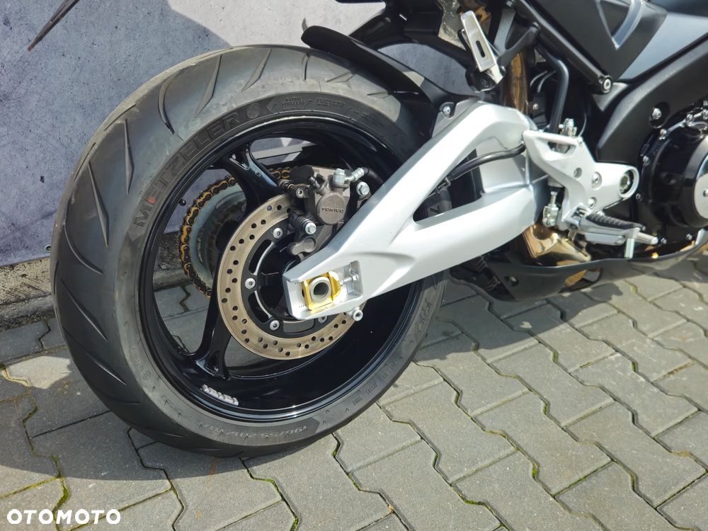 Suzuki GSX - 28