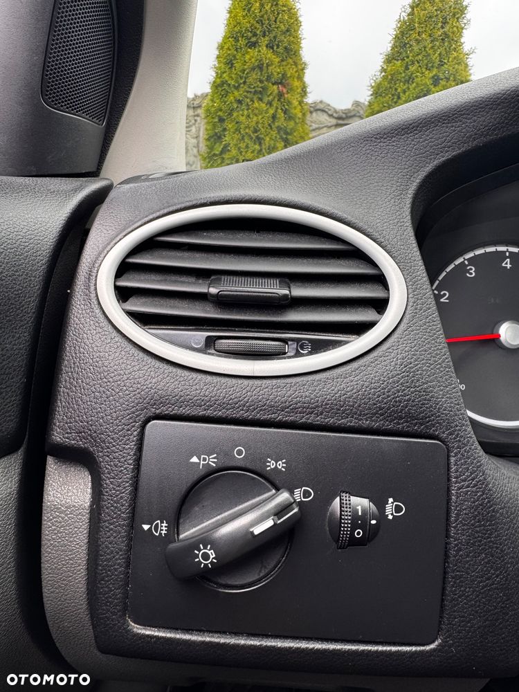 Ford Focus 1.4 Trend - 16
