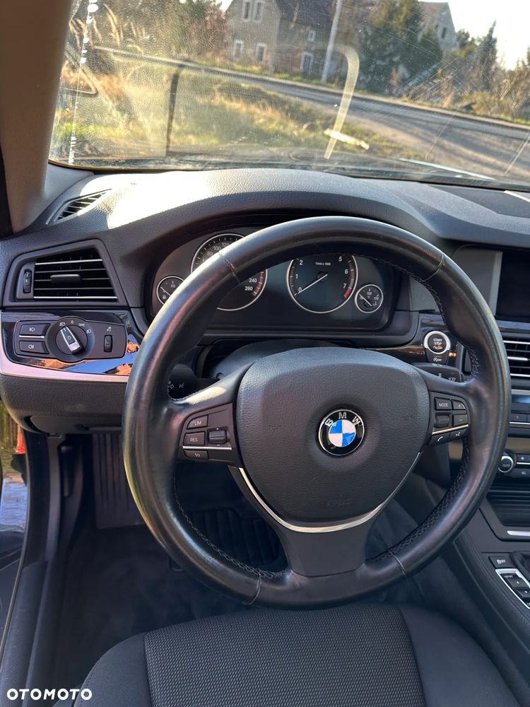 BMW Seria 5 520i Touring - 15