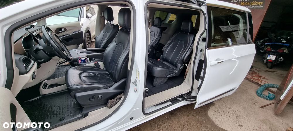 Chrysler Pacifica - 13