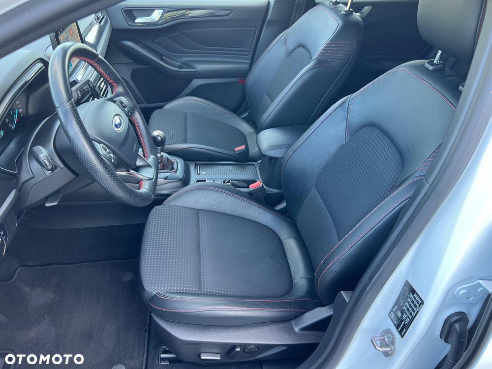 Ford Focus 1.0 EcoBoost Start-Stopp-System ST-LINE STYLE - 10