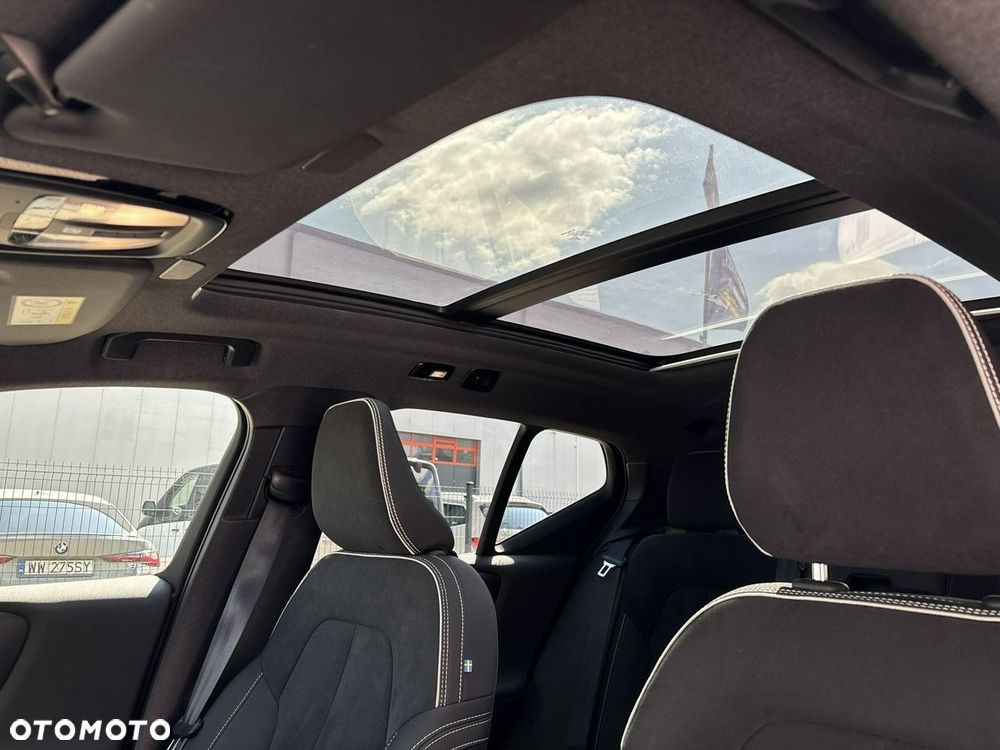 Volvo XC 40 B4 Plus Dark - 21