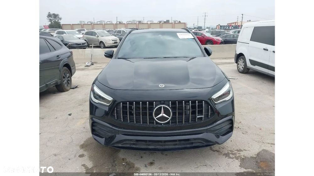 Mercedes-Benz GLA - 2