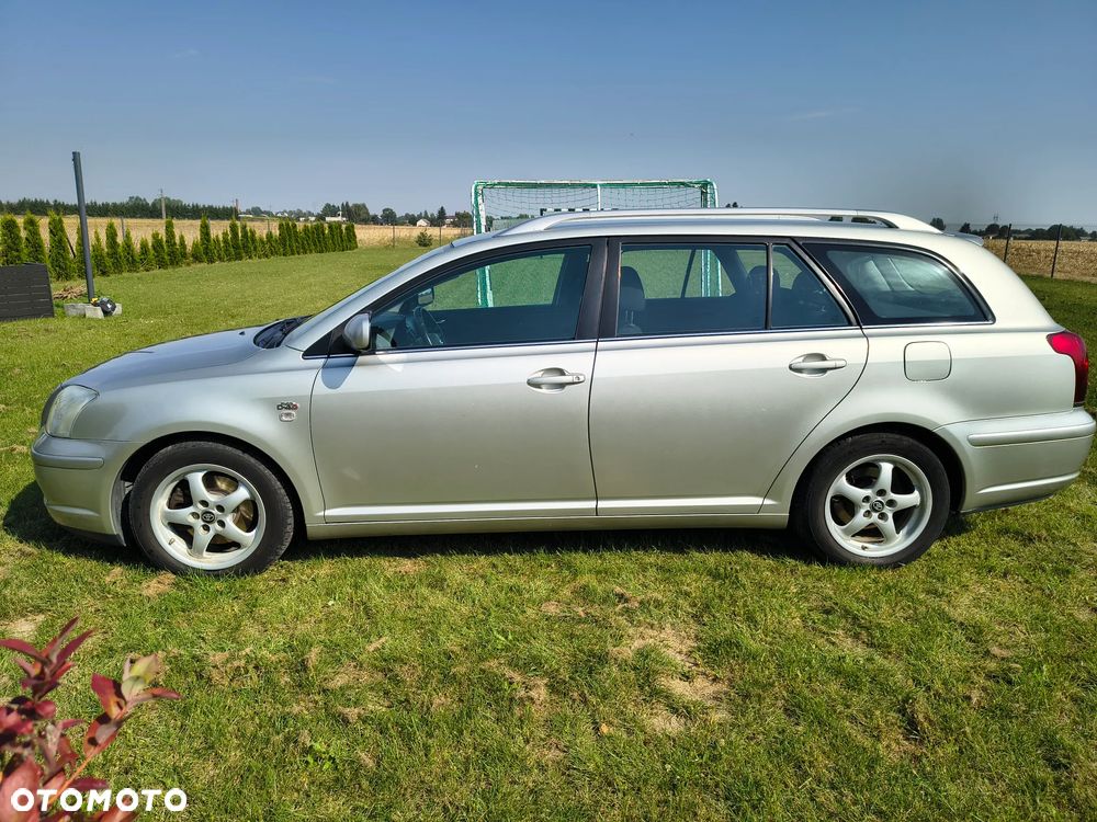 Toyota Avensis 2.0 D-4D Combi - 3