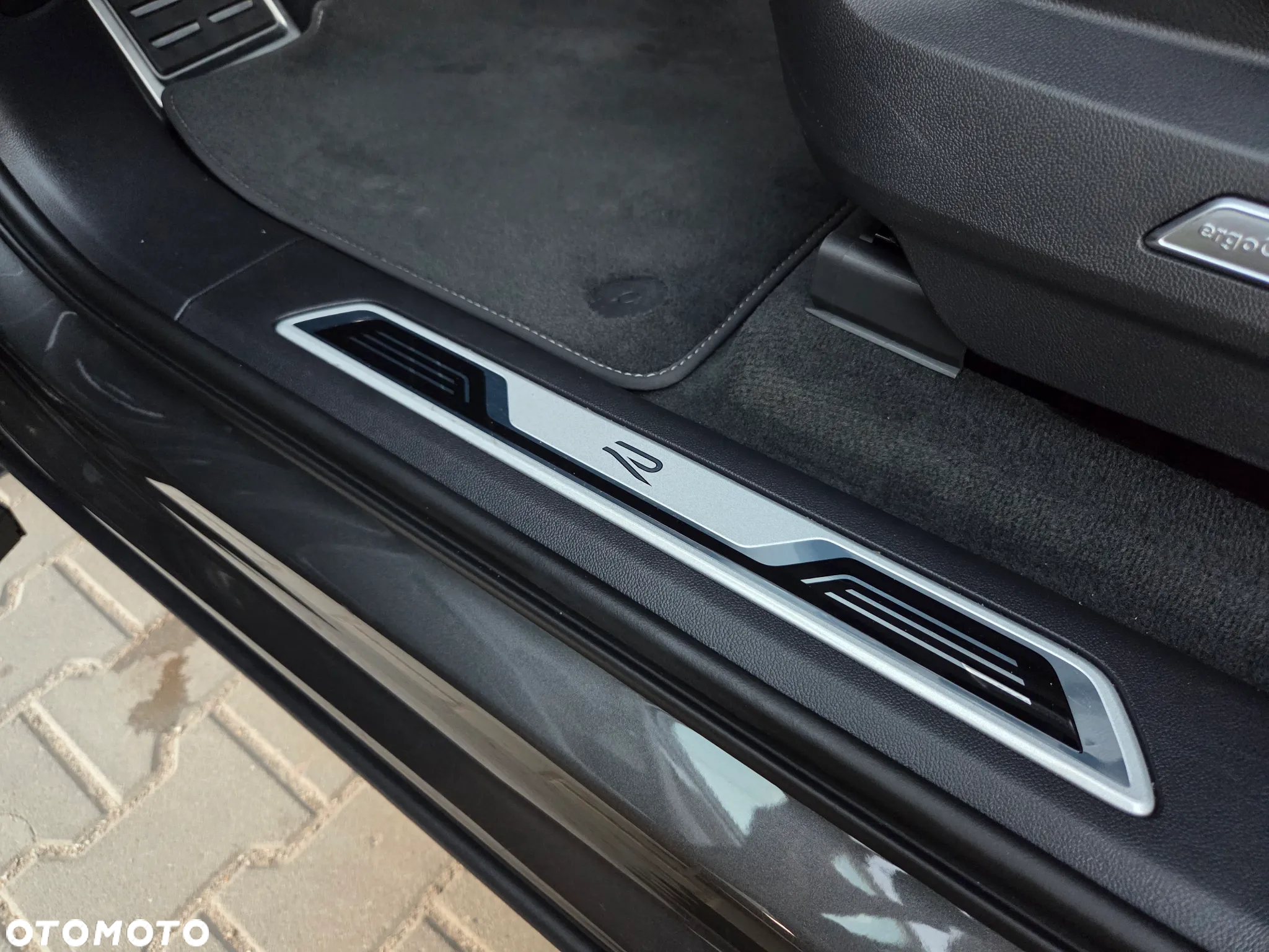 Volkswagen Touareg 3.0 V6 TFSI 4Motion R-Line - 32